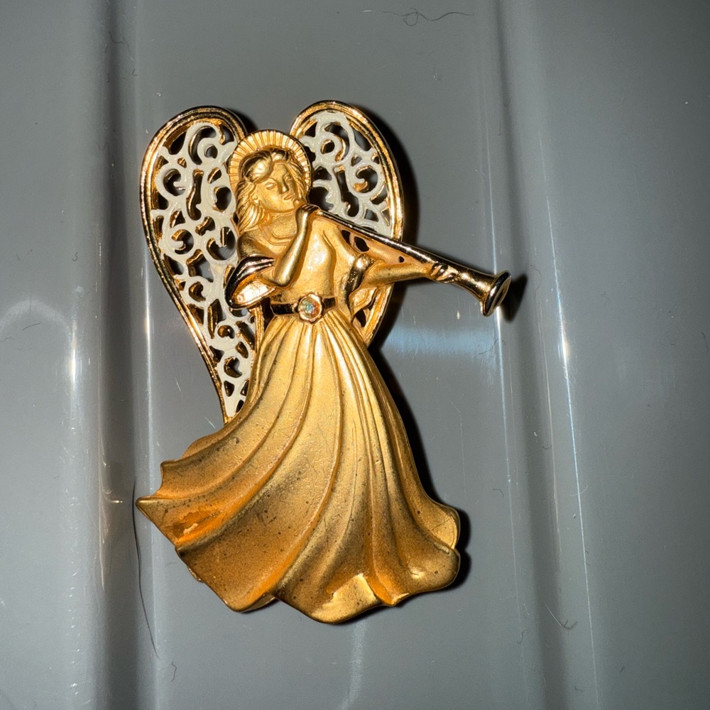 Gold Vintage Angel Brooch with Trumpet Signed J.J. Excellent condition.